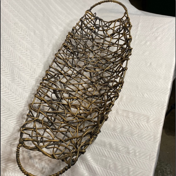 Footed wire basket table centerpiece